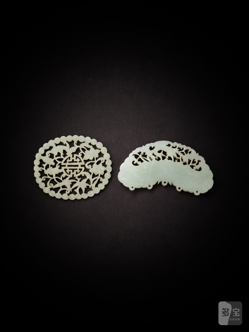 清十八世紀　玉透雕團壽紋飾件 及 玉透雕和合二仙紋飾件 | TWO JADE 'AUSPICIOUS' ORNAMENTS - 图4